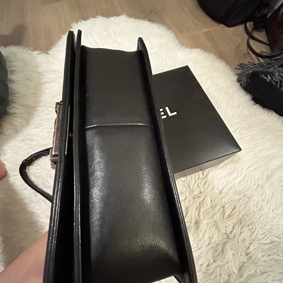 Black Chanel Boy Bag (Old Medium Size) - Picture 2 of 15